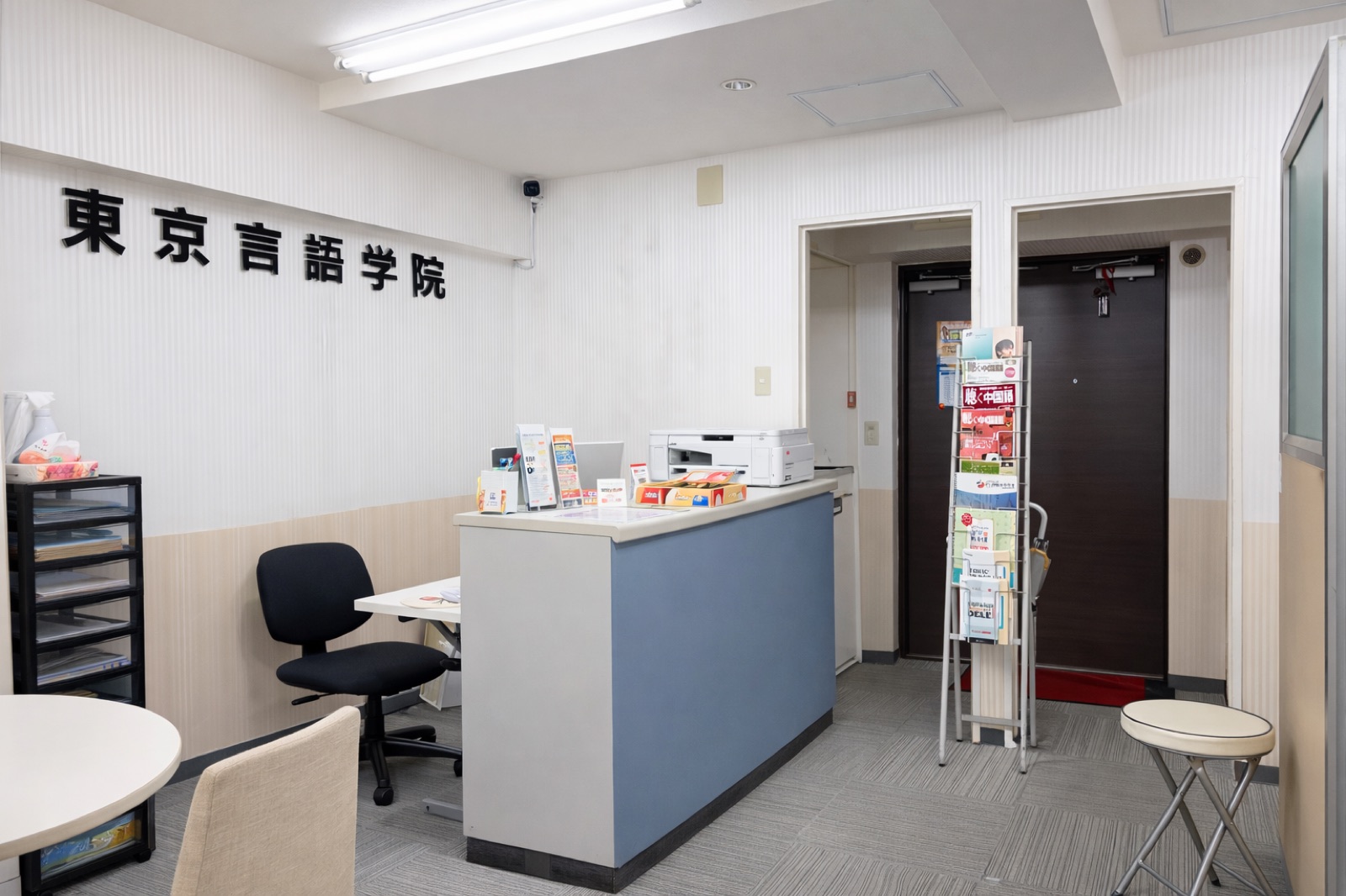 新宿校の受付・教室・学習環境 1