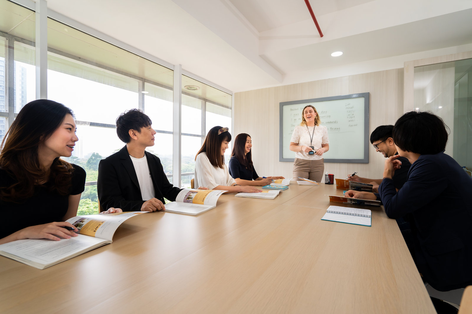 企業内で行われる少人数語学研修